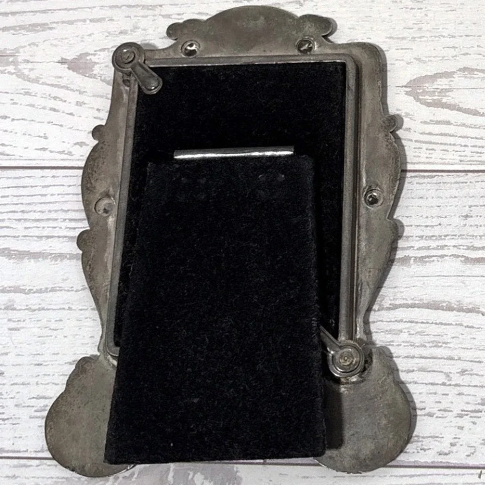 Vintage Silver Plated Ornate Victorian Oval Picture Frame Made in Hong Kong 4.5